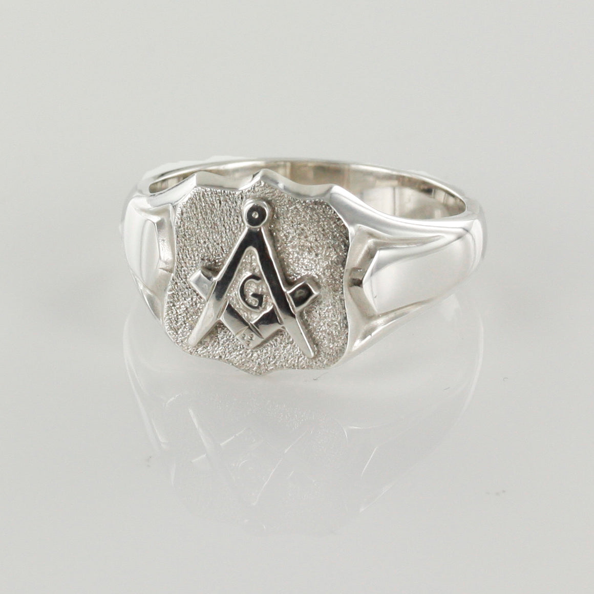 Shield Head Silver Masonic Signet Ring Bearing the Square & Compass Symbol/Seal