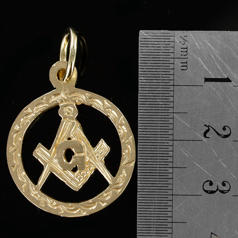 Large Circle Pendant in Gold with the Square and Compass Symbol